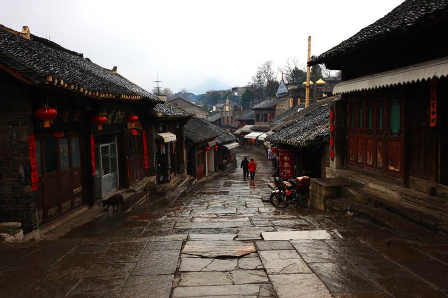 《扫黑风暴》中，郑毅红都自身难保了，为什么还要去救高明远？